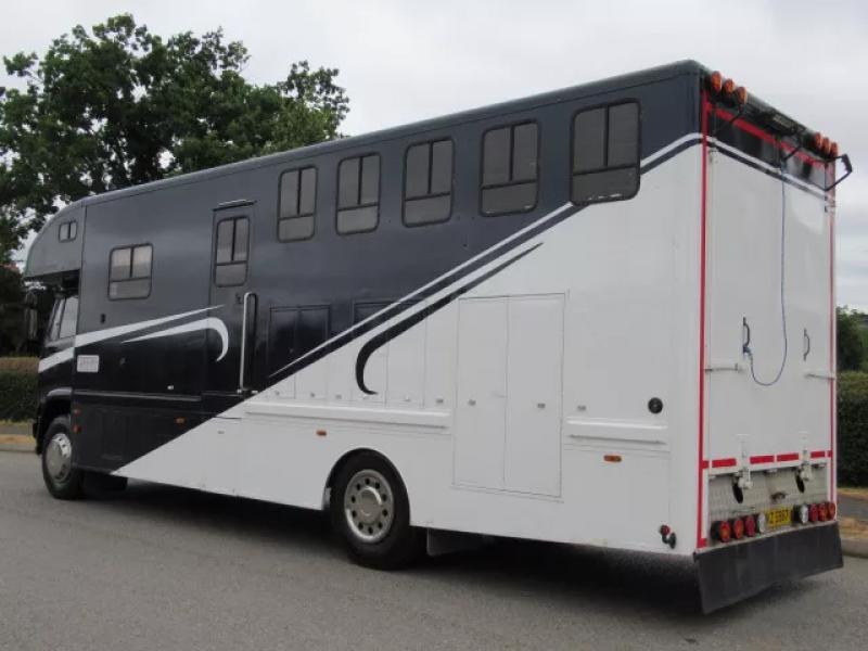 15-673-17 Ton DAF 55 Coach built by Highbarn coach builders. Stalled for 5. Smart luxury living. Sleeping for 4. Toilet and shower.. VERY SMART TRUCK!